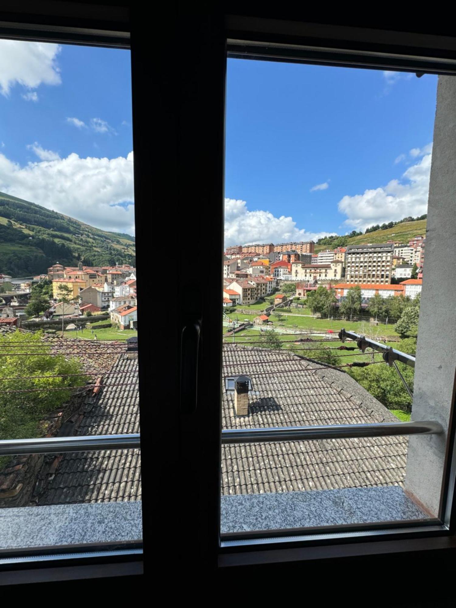 Apartamentos El Cascarin Cangas De Narcea Exterior foto